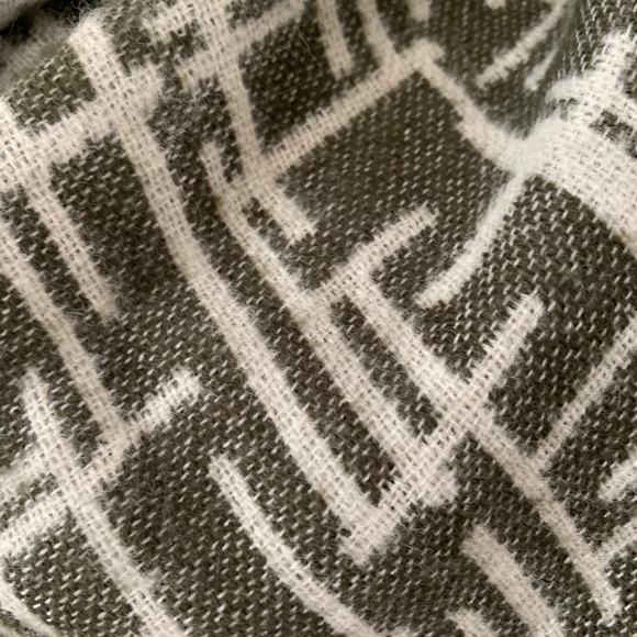 Geometric Patterned Scarf - Picture 2 of 9